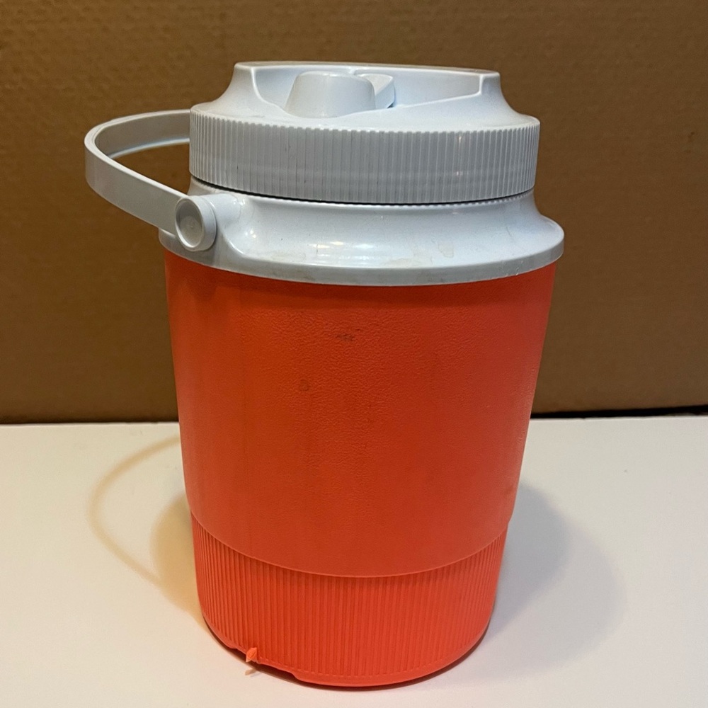 Vintage Rubbermaid Gott Water Cooler Jug with Spout & Handle, Orange, 1/2 Gallon